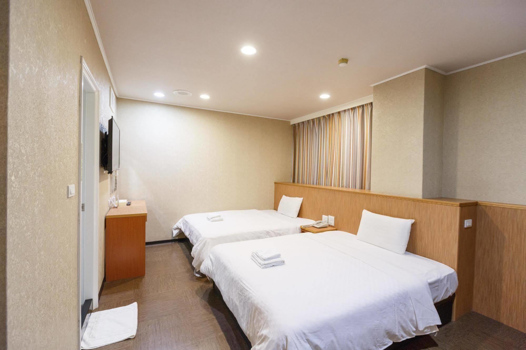 Huahou Hotel Kaohsiung Exterior photo