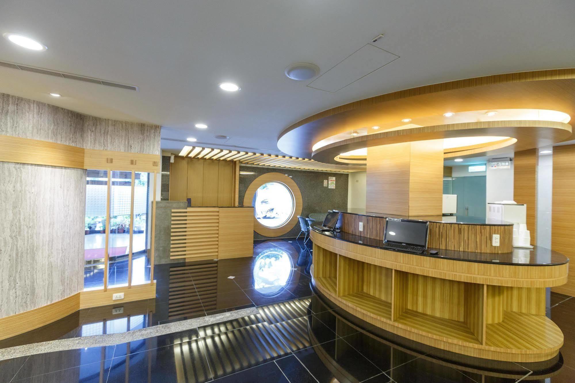 Huahou Hotel Kaohsiung Exterior photo